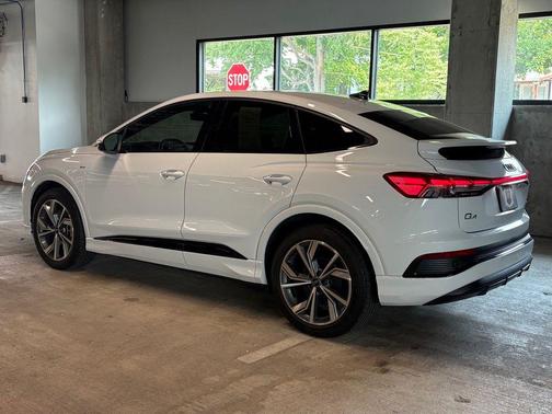 Glacier White Metallic 2024 Audi Q4 e-tron Sportback Premium 55 quattro