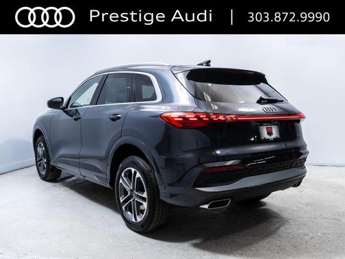 Tambora Gray Metallic 2026 Audi Q5 Premium TFSI quattro S tronic