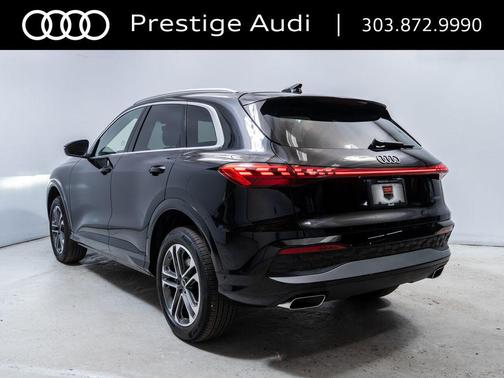 Mythos Black Metallic 2026 Audi Q5 Premium Plus TFSI quattro S tronic