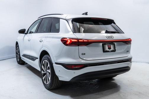 2025 Audi Q6 e-tron Premium quattro