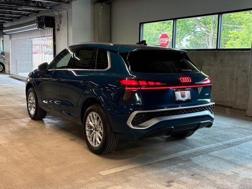 Malpelo Blue Metallic 2026 Audi Q3 TFSI quattro S tronic