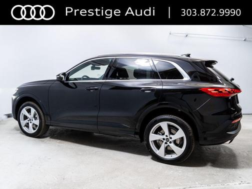 Mythos Black Metallic 2026 Audi Q5 Premium Plus TFSI quattro S tronic
