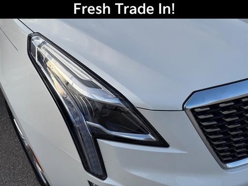 Crystal White 2023 Cadillac XT5 Luxury