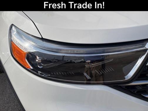 White Metallic 2022 Ford Explorer XLT