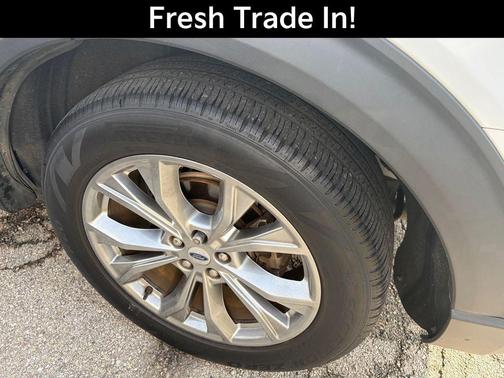 White Metallic 2022 Ford Explorer XLT