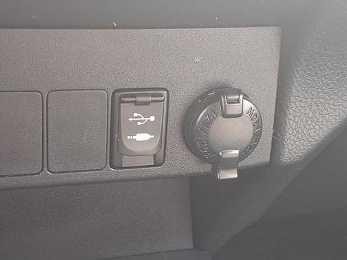 Super White 2018 Toyota RAV4 XLE