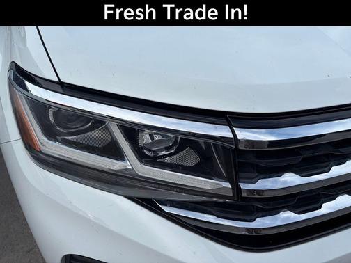 Pure White 2022 Volkswagen Atlas 2.0T SE w/Technology
