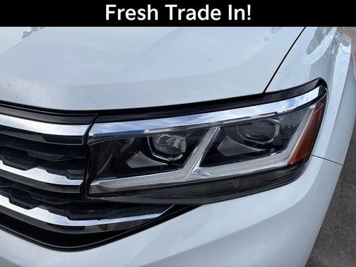 Pure White 2022 Volkswagen Atlas 2.0T SE w/Technology