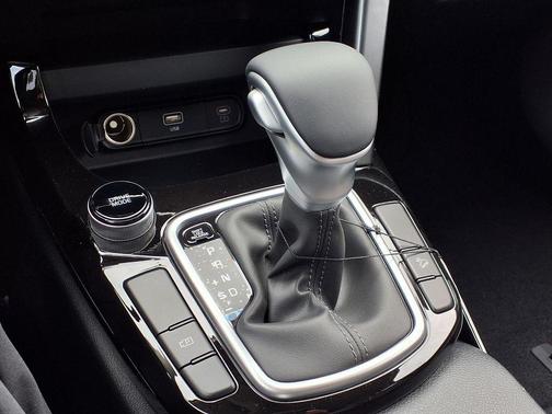 Black 2026 Kia Seltos S