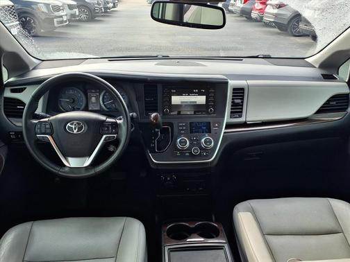 2020 Toyota Sienna Limited Premium