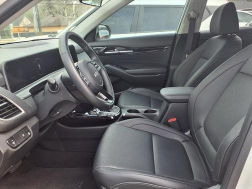 Snow White Pearl 2025 Kia Seltos EX