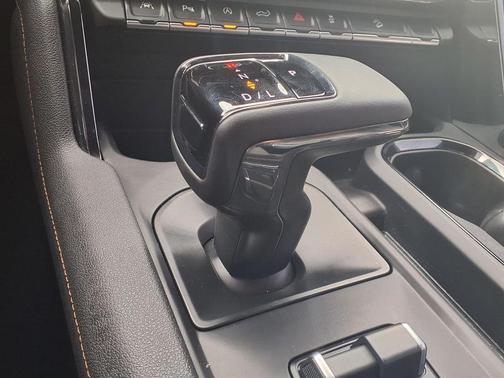 Summit White 2025 GMC Sierra 1500 AT4