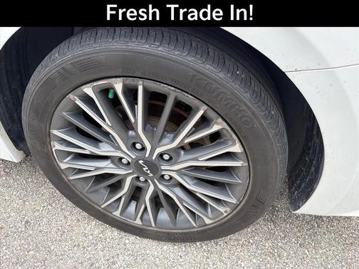 Snow White Pearl 2024 Kia Forte GT-Line