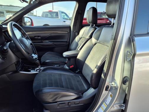2020 Mitsubishi Outlander LE