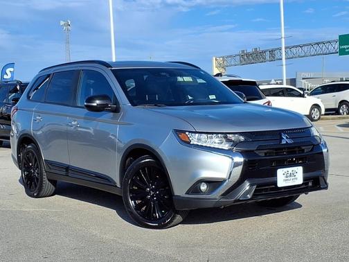 2020 Mitsubishi Outlander LE