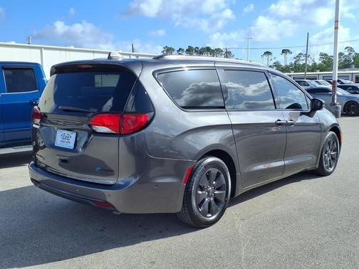 2020 Chrysler Pacifica Hybrid Limited