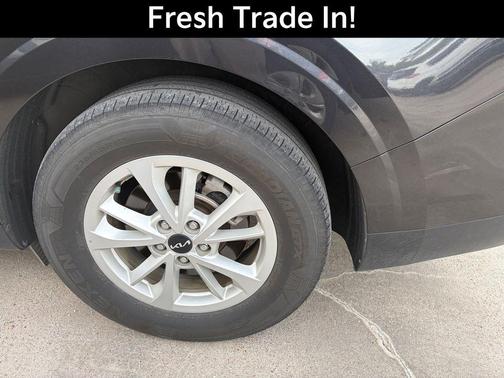Metal 2024 Kia Carnival LX