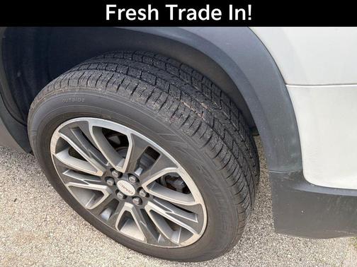 White Frost 2017 GMC Acadia SLT-1