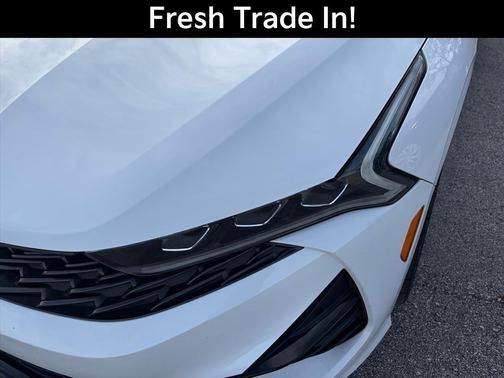 White Pearl 2021 Kia K5 GT-Line