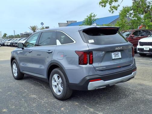 2025 Kia Sorento LX