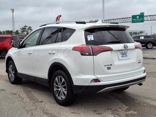 2017 Toyota RAV4 Hybrid XLE