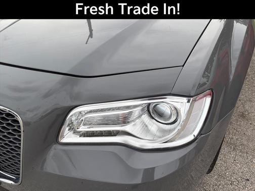 Ceramic White 2018 Chrysler 300 Limited