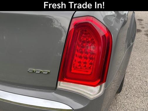Ceramic White 2018 Chrysler 300 Limited