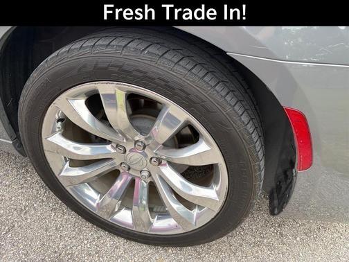 Ceramic White 2018 Chrysler 300 Limited