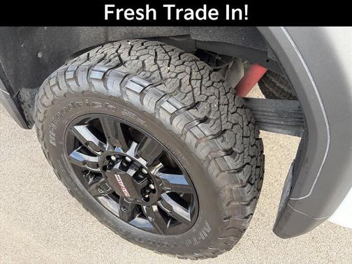 Summit White 2024 GMC Sierra 2500 AT4