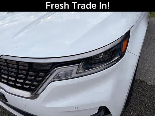 Snow White Pearl 2024 Kia Carnival SX