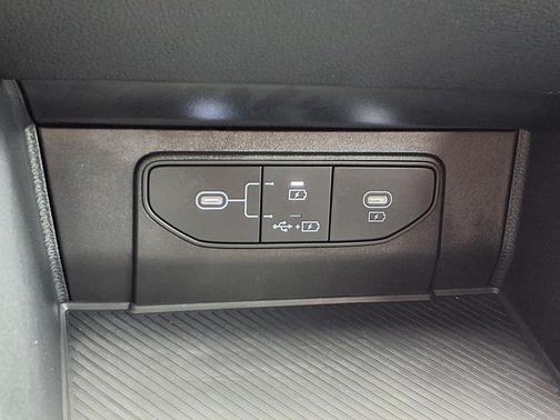 White Pearl 2026 Kia Sportage LX