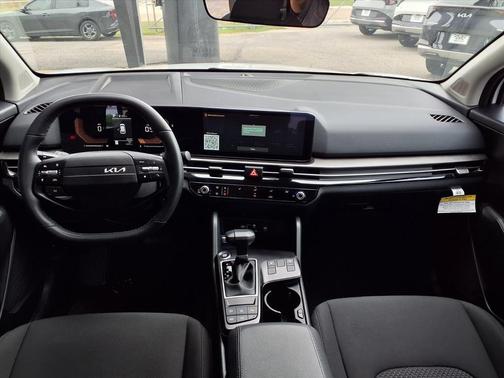 White Pearl 2026 Kia Sportage LX