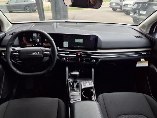 White Pearl 2026 Kia Sportage LX