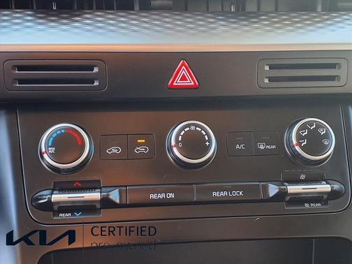 2024 Kia Carnival LX