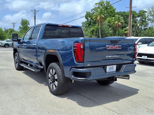 Metal 2026 GMC Sierra 2500 Denali