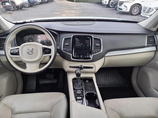 2021 Volvo XC90 T5 Momentum 7 Passenger