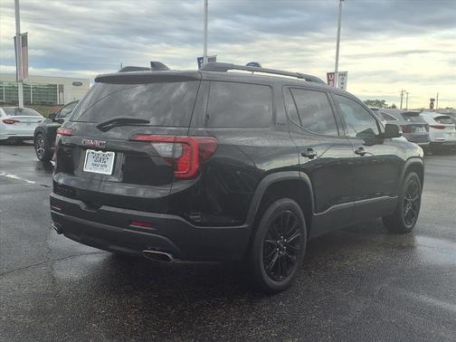 2022 GMC Acadia SLT
