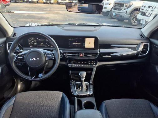Gray 2024 Kia Seltos S