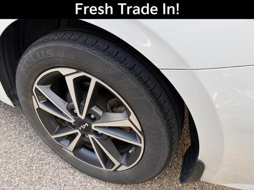 Snow White Pearl 2023 Kia Forte LXS