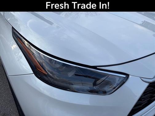 Pearl 2024 Toyota Highlander LE
