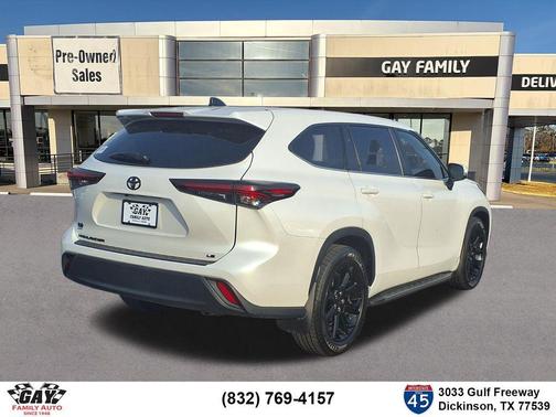 Pearl 2024 Toyota Highlander LE