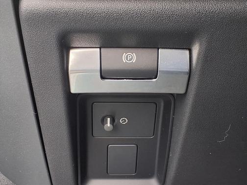 2024 Land Rover Defender P400 X