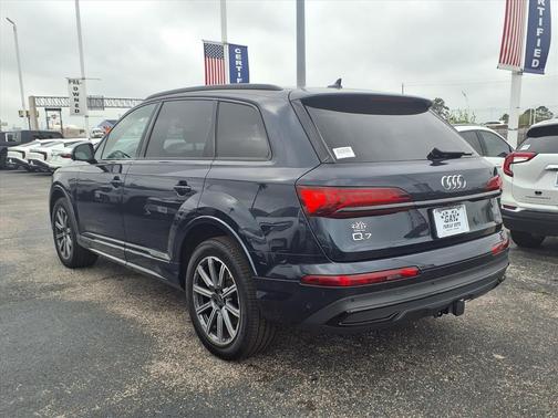 2023 Audi Q7 45 Premium