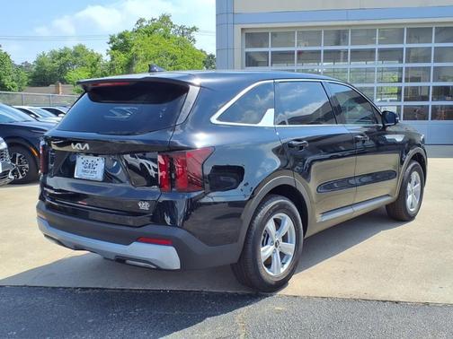 2025 Kia Sorento LX