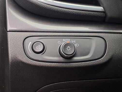 Summit White 2022 Buick Encore Preferred