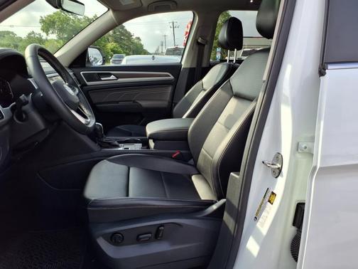 2022 Volkswagen Atlas 3.6L SE w/Technology