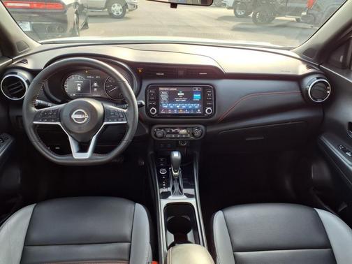 2022 Nissan Kicks SR