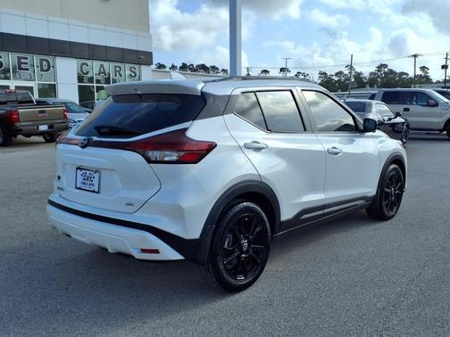 2022 Nissan Kicks SR