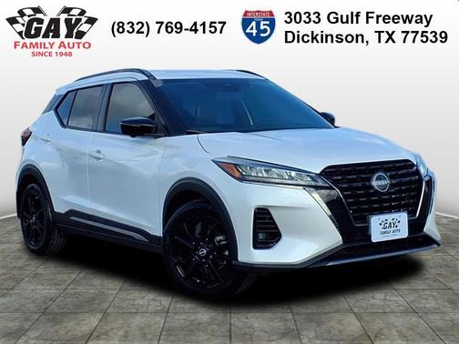 2022 Nissan Kicks SR