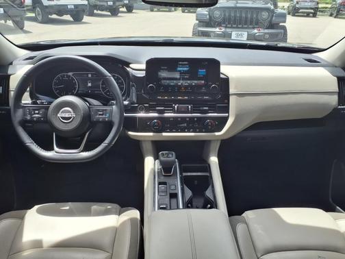 2022 Nissan Pathfinder SL